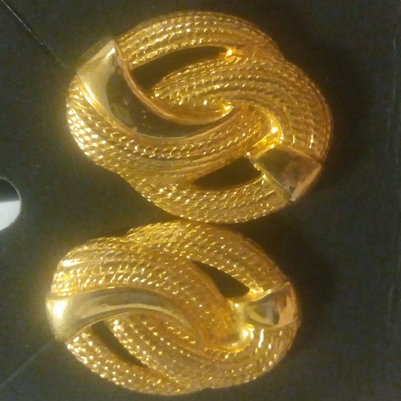 Vintage 80's gold studs earrings - Picture 3 of 3